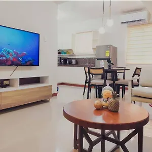  Holiday home Cozy 3br With Garden, Pool & Modern Comforts